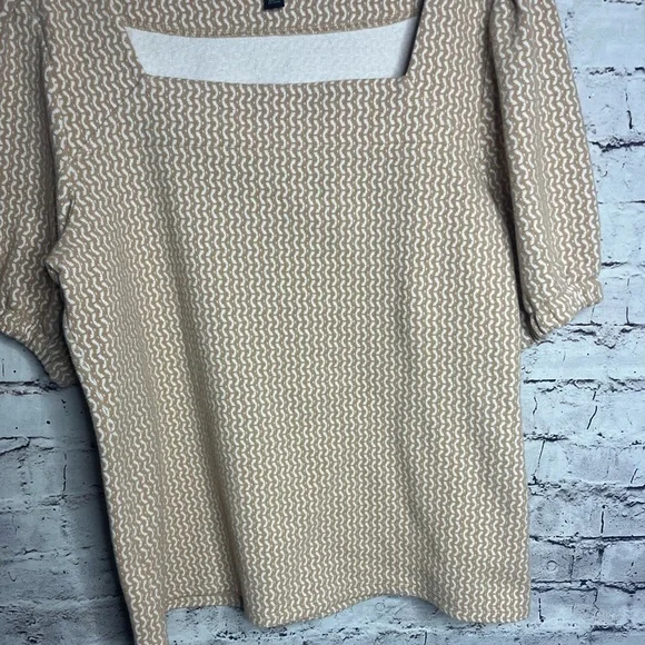 Large Ann Taylor short puff sleeve tan and white top - Picture 3 of 5
